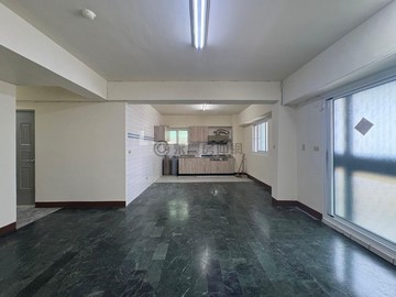 高雄流音中心/輕軌光榮碼頭站/漢神本館採光三房｜高雄市苓雅區海邊路