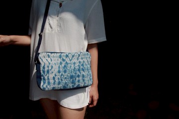 染織作系列 / 藍染 / 全織作 / 側背包