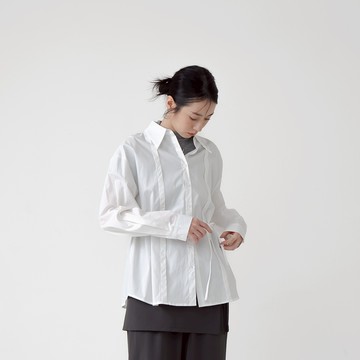 QUEENSHOP_F 女裝 立體壓褶設計腰綁帶長袖襯衫-白 現+預 【01025680】