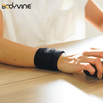 【BODYVINE巴迪蔓護腕】調整型矽膠護腕帶(左右通用)-1只｜Silprene™纏繞包覆、重訓適用不易變形節日送禮首選