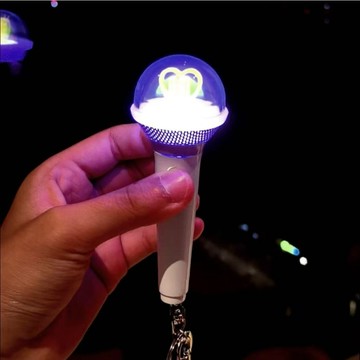 台現免運🛒IU三代迷你手燈 鑰匙圈 李知恩手燈 小手燈 迷你手燈 IU周邊迷你手燈 鑰匙扣 手燈周邊同款