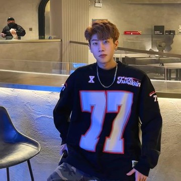 爆款潮流77號冰球服美式橄欖球服原創寬松嘻哈情侶籃球長袖衛衣