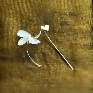 * 50881-絕美法國古董心型鍍銀別針