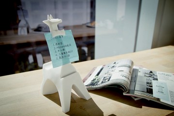 【療癒擺件 | 擺飾 】大非洲系列_追尋精彩長頸鹿-MEMO夾/名片座