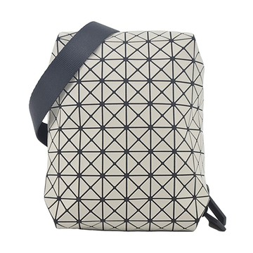 ISSEY MIYAKE 三宅一生 BAOABO BEETLE 多功能斜背包-沙米色