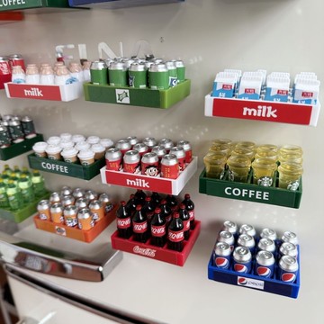啤酒飲料磁吸貼 微縮冰箱貼 創意模擬迷你酒水託盤吸磁 啤酒飲料紀念品 造型可愛磁鐵 冰箱裝飾貼