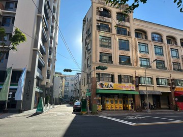 高科大8米面寬三角窗電梯黃金店面｜高雄市三民區正忠路