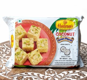 インドのお菓子 ソーンパブディ ココナッツ COCONUT SOAN PAPDI   ハルディラム ソーンパプディ ハルディラム(Haridirams) エスニック料