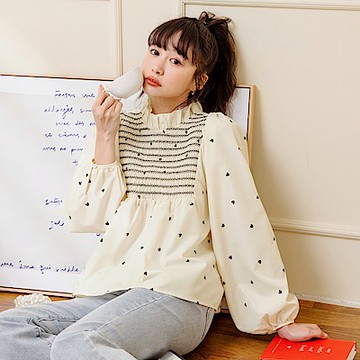 愛心印花荷葉領拋袖A字上衣-OB嚴選