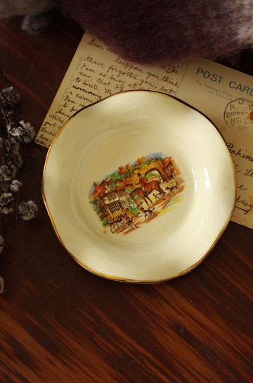 老又好雜貨- 英國製波浪陶瓷紳士仕女盤 擺飾 W310