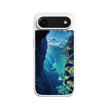 iPhone Air SolidX 白 - Ocean Collection: Let's Sea 海洋系列：一路向海 - 潛行者（史費拉大裂縫）