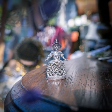 英國 大裙擺女士純銀吊墜－歐洲古董首飾 Vintage Jewelry