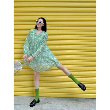 Turn right/陳大腿 法式綠色長袖連衣裙女早秋重工壓褶寬松短裙子