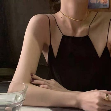 2022夏季新款法式復古氣質御姐范赫本風性感收腰顯瘦吊帶連衣裙女