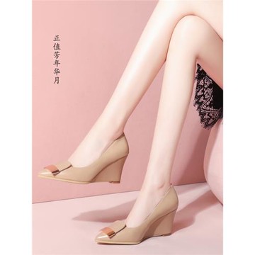 歐美真皮杏色坡跟單鞋女金屬淺口尖頭鞋職業工作瓢鞋大小碼高跟鞋