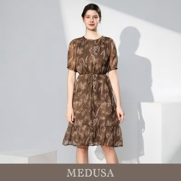現貨【MEDUSA 曼度莎】輕熟優雅棕色綁帶碎花真絲洋裝（M-XL）｜真絲洋裝 碎花洋裝 約會穿搭