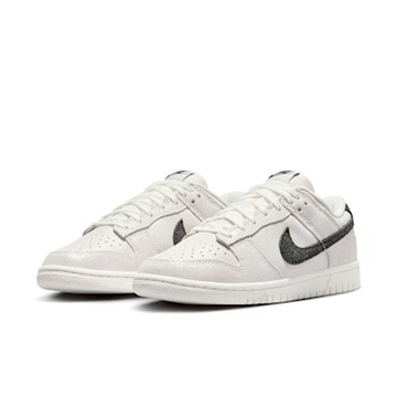 NIKE 休閒鞋 女鞋 運動鞋 麂皮 W DUNK LOW SE 米白 HQ3502-100