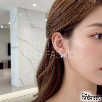 【CHU】韓國直輸 粉銀蝶翼水鑽造型 韓系耳環款