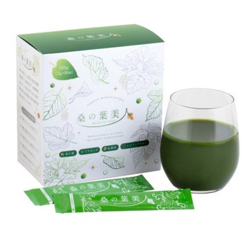 “桑之葉美人”是一種粉末狀的青汁，味道鮮美易於飲用3g×50分包