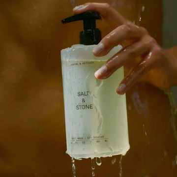 【SALT & STONE 】玻尿酸保濕潔膚露 檀香岩蘭草（450ML）