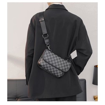 真皮潮牌時尚胸包小方包小挎包男士格子單肩包街頭手機包斜跨包男