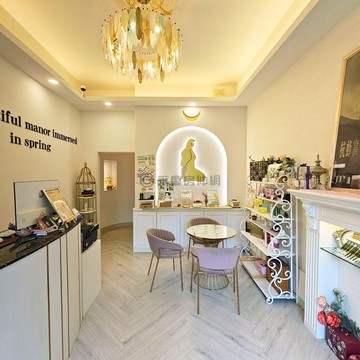 近捷運輕軌|美獨棟可停3車電梯別墅｜高雄市苓雅區河北路