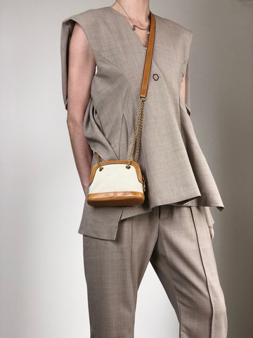 【日本直送 名牌中古包】CELINE 賽琳 經典貝殼造型 圓形 Logo 吊飾 皮革 啾啾包 鏈條肩背包 2aechi