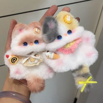 🌟臺灣出貨🌟扭扭小貓咪掛件手工成品毛絨可愛掛飾生日七夕禮物送女友 貓咪吊飾 可愛吊飾 貓吊飾 貓鑰匙圈