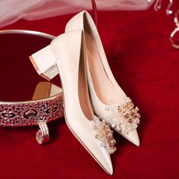 主婚紗婚鞋女2025春新款白色不累腳綢緞新娘鞋中式秀禾粗跟伴娘鞋