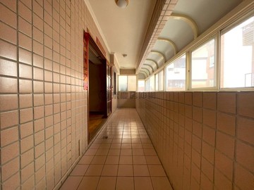 左營黃金地段｜陽台進出｜室內大空間4改3房+車位｜高雄市左營區立文路