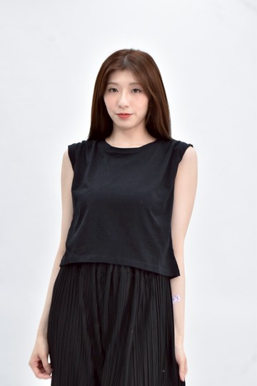 (S) shan yong 短版無袖黑色上衣