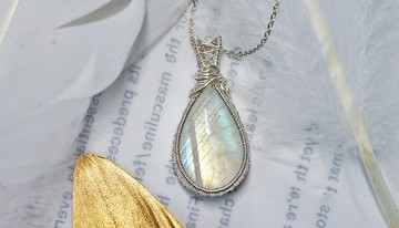 純手工銀繞線彩虹光月亮石吊墜