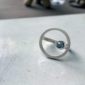 起點A款~純銀手工戒指鑲蛋面藍色拓帕石,青冶金工設計創作單品