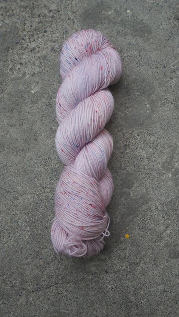 手染襪線-紗光紫 (4ply襪線/ 藍面羊)