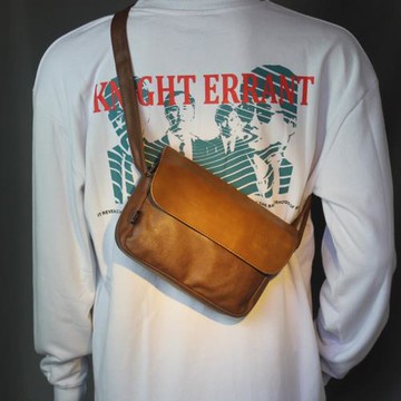 潮牌原創男士單肩包休閑日韓男包斜挎運動跨包男女手機小方包胸包