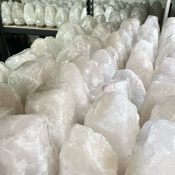 🩵𝟐-𝟓𝒌𝒈 天然白玉鹽燈 🤍隨機出貨 入厝送禮🫧超溫馨 鹽燈批發 台南鹽燈 鹽燈推薦 白玉鹽燈 A3131