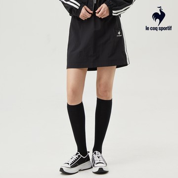 【LE COQ SPORTIF 法國公雞】女款黑色運動基礎平織短裙LKT82552
