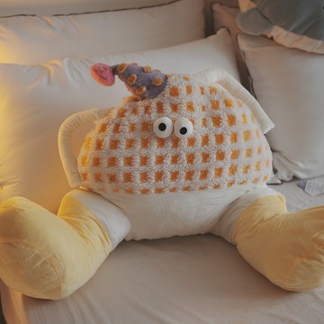 怪獸靠枕 尺寸寬45-75cm(腳打開),高36cm(±5%)  可愛造型 觸感柔順  棉床本舖