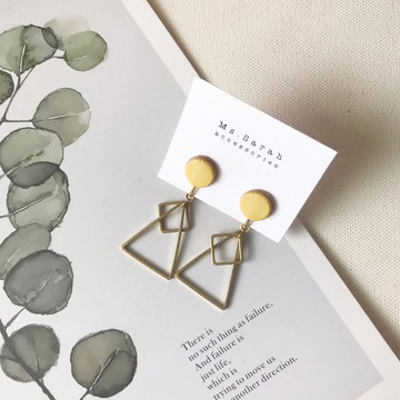 皮革耳環_小圓幾何_暖黃菱三角