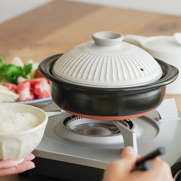 日本佐治陶器 日本製菊花系列陶鍋/湯鍋850ML 6號 - 飴釉