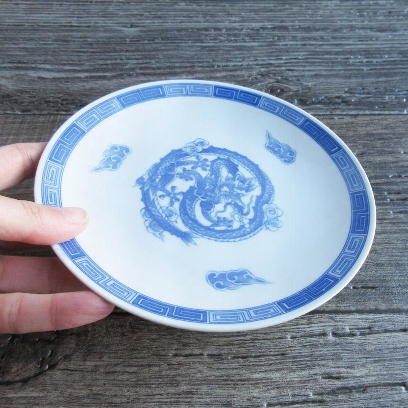 中国　青いドラゴン模様の陶器皿　大皿 A fine and large blue and white 'dragon' bowl, Mark and