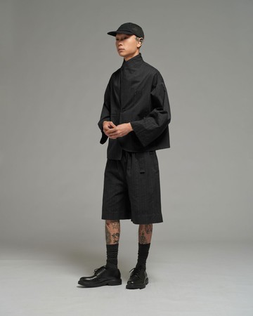 男女同款：不對稱西裝外套 (黑色條紋)