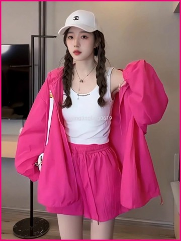 巨好看休閒運動套裝女夏2025超火時尚寬鬆連帽防曬上衣短褲兩件套 FHIJ