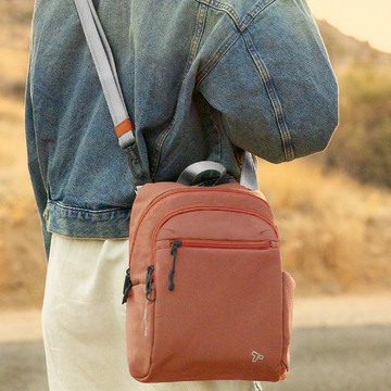 《TRAVELON》Voyages 4層防盜斜背包(磚紅)
