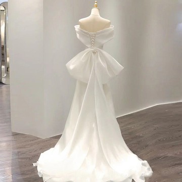 【高品質 禮服 定製】💕 法式魚尾輕婚紗複古氣質白色宴會禮服小拖尾旅拍一字肩緞麵主婚紗