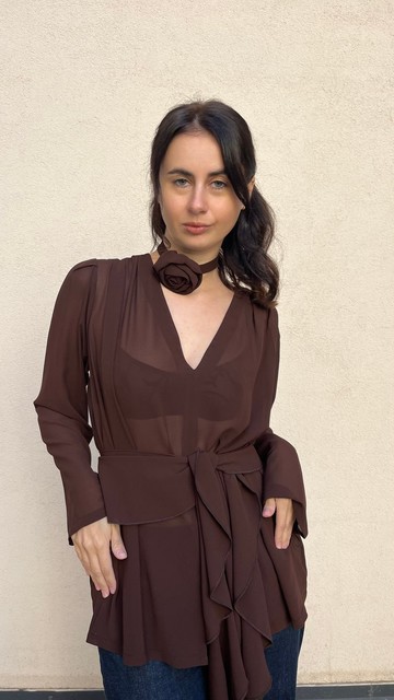 透明巧克力棕色喬其紗雪紡上衣 – 荷葉邊綁帶與花卉頸鍊