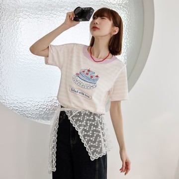 OB嚴選中大尺碼-配色圓領條紋蛋糕印花短袖上衣《AB20718》