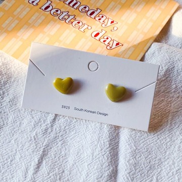 【S.One】S925銀針 莫蘭迪色愛心貼耳款耳釘 耳環