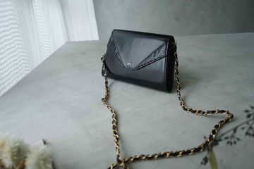 尋寶復古古董包-HANAEMORI黑色拼接蛇紋金鍊信封肩背包