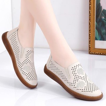 豆豆鞋女夏天透氣真皮鏤空涼鞋夏款超軟厚底牛筋底肥腳懶人媽媽鞋